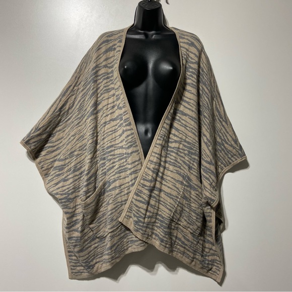 Soft Surrounding Go Lively Zebra Travel Poncho Sweater One Size Wool Cashmere - Picture 8 of 10